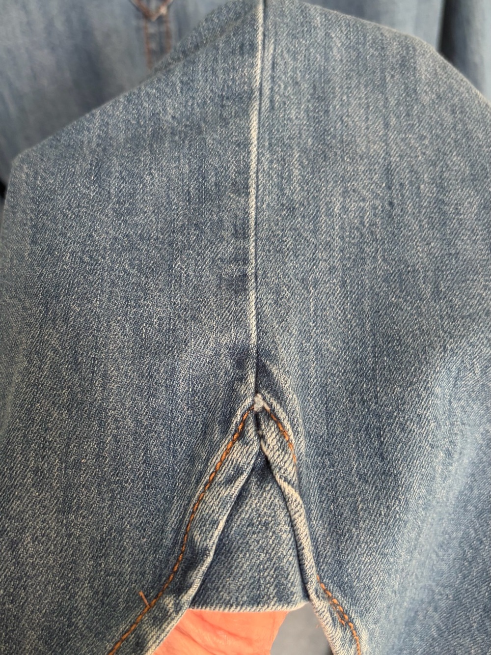Universal Thread Denim Tunic Dress in Medium Blue. Shirt tail hem And pockets - Picture 6 of 9